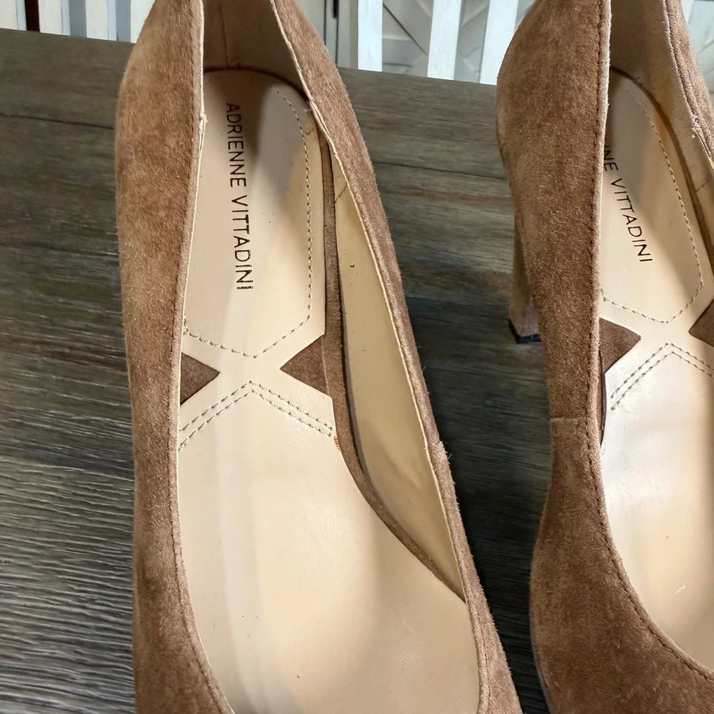 Adrienne Vittadini Womens Tan Suede Platform Pumps Round Toe Block Heel Size 9M